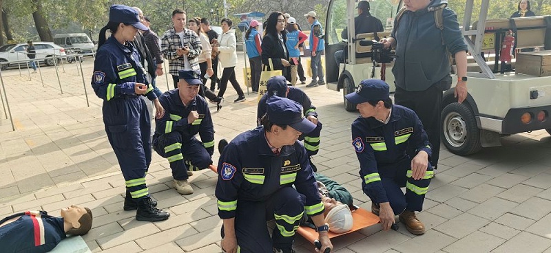 PRS草莓视频黄色在线观看为北京人防浩天志愿者救援队潭柘寺服务站成立揭牌仪式保驾护航