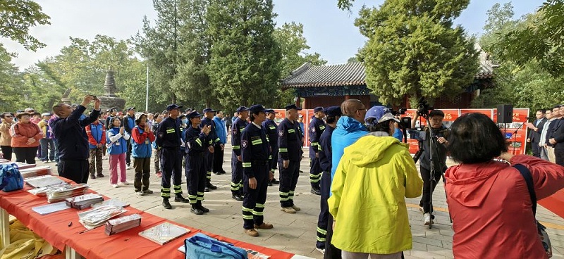 PRS草莓视频黄色在线观看为北京人防浩天志愿者救援队潭柘寺服务站成立揭牌仪式保驾护航