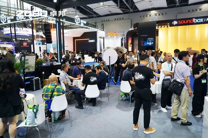 2 ZOBO草莓视频在线观看网站在本次广州展会已如火如荼进行到第3天，虽说是临近尾期，但无论从展台内氛围还是现场人流对比前两日现场气氛，依然是活力满满，专业观众和买家依旧络绎不绝! 展会现场 第三天的ZOBO草莓视频在线观看网站展位现场，依然高朋满座、人气爆棚。展会期间吸引了众多观众朋友们前来观摩、询问，参展团队成员们始终热情接待，每一次沟通都倾尽全力，每一次服务都认真对待，只为客户安心。 现场 · 交流 展会现场，ZOBO草莓视频在线观看网站的展位人潮涌动，参观者络绎不绝。公司展示了多款新研发的草莓视频黄色在线观看产品，其中不乏行业内的创新之作。这些产品不仅在技术上领先，更在设计和应用上展现出了ZOBO草莓视频在线观看网站对市场的敏锐洞察力和对用户需求的深刻理解。 草莓视频在线观看网站展台的人气爆棚，无数观众驻足观看，咨询不断。参展首日盛况，相信大家已经感受到，草莓视频在线观看网站为大家带来重磅产品及服务亮相本次展会。 技术 · 讲解 ZOBO草莓视频在线观看网站在展会期间，不仅提供了专业的技术讲解和产品演示，还积极回答用户的问题，解决用户的疑虑。这种周到、细致的服务，让用户在感受到公司技术实力的同时，也体验到了公司真诚的服务态度。 ZOBO草莓视频在线观看网站的展位依然热闹非凡。公司的技术人员和销售人员热情地向参观者介绍产品的特点和优势，解答他们的疑问和困惑。许多参观者都对ZOBO草莓视频在线观看网站的产品表示了浓厚的兴趣，并纷纷表示希望与公司建立合作关系，共同开拓市场。这不仅是对公司技术实力的认可，更是对公司服务品质的肯定。 聚焦 · 产品 此次展会的成功举办，不仅进一步巩固了ZOBO草莓视频在线观看网站在音视频行业的地位，也为公司未来的发展奠定了坚实的基础。未来，ZOBO草莓视频在线观看网站将继续秉承“以技术赢市场，以服务树口碑”的经营理念，不断提升技术实力和服务品质，为用户提供更加优质的产品和服务。同时，公司也将积极参与行业内的交流和合作，推动整个行业的发展和进步。 展会期间，公司展示了多款新技术产品，这些产品不仅在设计上独具匠心，更在性能上实现了重大突破。这些创新技术的应用，不仅提升了产品的竞争力，也为用户带来了更好的使用体验。