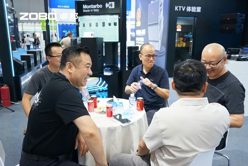 4 ZOBO草莓视频在线观看网站在本次广州展会已如火如荼进行到第3天，虽说是临近尾期，但无论从展台内氛围还是现场人流对比前两日现场气氛，依然是活力满满，专业观众和买家依旧络绎不绝! 展会现场 第三天的ZOBO草莓视频在线观看网站展位现场，依然高朋满座、人气爆棚。展会期间吸引了众多观众朋友们前来观摩、询问，参展团队成员们始终热情接待，每一次沟通都倾尽全力，每一次服务都认真对待，只为客户安心。 现场 · 交流 展会现场，ZOBO草莓视频在线观看网站的展位人潮涌动，参观者络绎不绝。公司展示了多款新研发的草莓视频黄色在线观看产品，其中不乏行业内的创新之作。这些产品不仅在技术上领先，更在设计和应用上展现出了ZOBO草莓视频在线观看网站对市场的敏锐洞察力和对用户需求的深刻理解。 草莓视频在线观看网站展台的人气爆棚，无数观众驻足观看，咨询不断。参展首日盛况，相信大家已经感受到，草莓视频在线观看网站为大家带来重磅产品及服务亮相本次展会。 技术 · 讲解 ZOBO草莓视频在线观看网站在展会期间，不仅提供了专业的技术讲解和产品演示，还积极回答用户的问题，解决用户的疑虑。这种周到、细致的服务，让用户在感受到公司技术实力的同时，也体验到了公司真诚的服务态度。 ZOBO草莓视频在线观看网站的展位依然热闹非凡。公司的技术人员和销售人员热情地向参观者介绍产品的特点和优势，解答他们的疑问和困惑。许多参观者都对ZOBO草莓视频在线观看网站的产品表示了浓厚的兴趣，并纷纷表示希望与公司建立合作关系，共同开拓市场。这不仅是对公司技术实力的认可，更是对公司服务品质的肯定。 聚焦 · 产品 此次展会的成功举办，不仅进一步巩固了ZOBO草莓视频在线观看网站在音视频行业的地位，也为公司未来的发展奠定了坚实的基础。未来，ZOBO草莓视频在线观看网站将继续秉承“以技术赢市场，以服务树口碑”的经营理念，不断提升技术实力和服务品质，为用户提供更加优质的产品和服务。同时，公司也将积极参与行业内的交流和合作，推动整个行业的发展和进步。 展会期间，公司展示了多款新技术产品，这些产品不仅在设计上独具匠心，更在性能上实现了重大突破。这些创新技术的应用，不仅提升了产品的竞争力，也为用户带来了更好的使用体验。